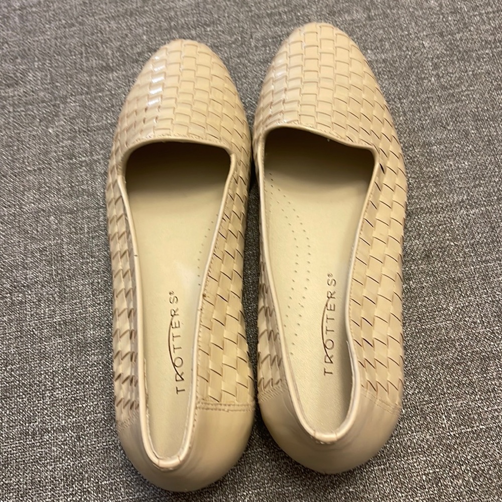 Trotters Womens Liz Loafer Basket Weave Almond Toe. NWOT - Picture 1 of 4